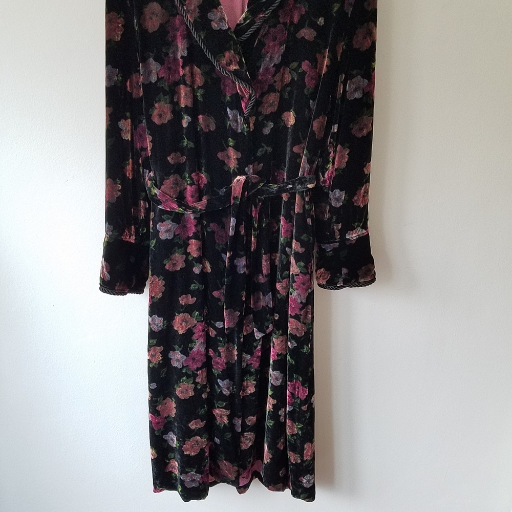 Vintage 1970's Georgette Trabolsi Floral Velvet Shawl Collar Robe - Picture 8 of 16